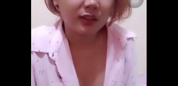  Indo girl live show her nipple